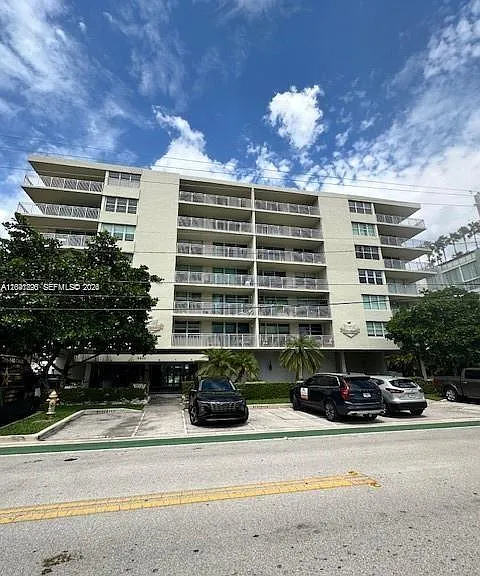 9500 W Bay Harbor Dr #6A — Photo 1