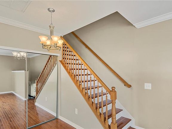 5th image of 87 Admiral Ct