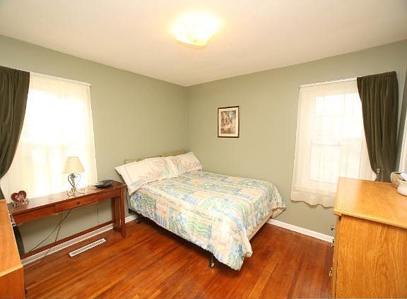 3rd image of 1592 Sherwood Ave