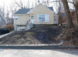 13 Doris St, Worcester, MA 01606