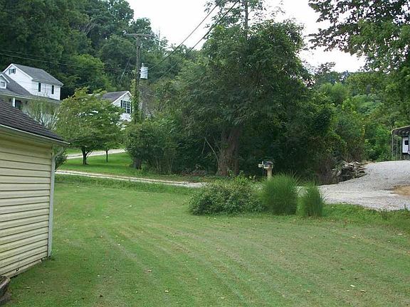4th image of 1395 Woodmont Dr