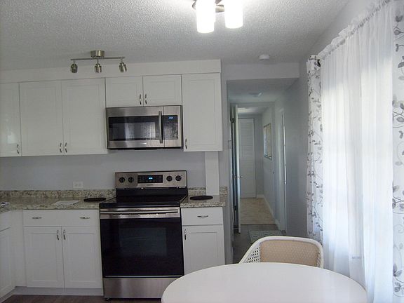 3rd image of 49 William Penn Way