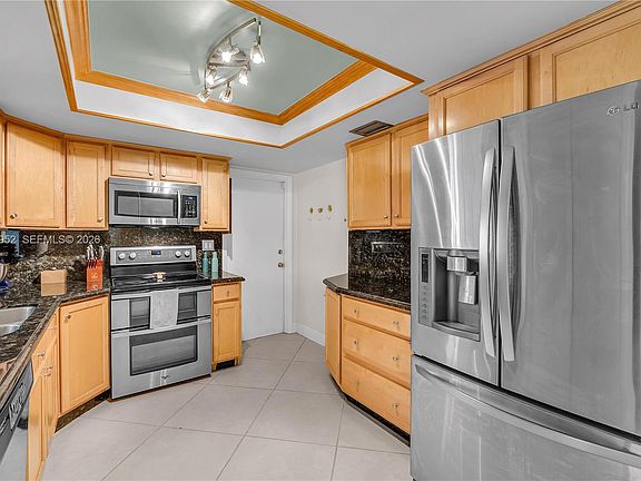 5th image of 1759 NE 39th Ct APT 1301