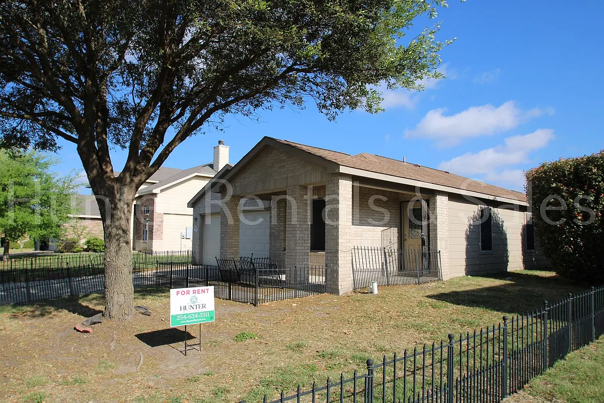 Building Photo - 505 E Vega Ln