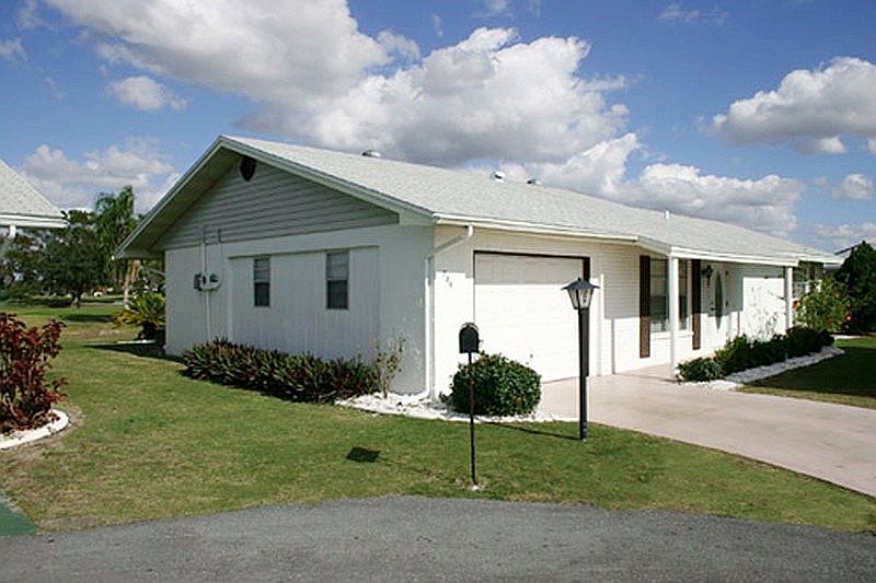 1st image of 709 Huxley Pl