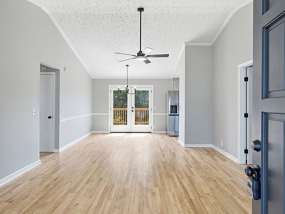5th image of 521 Spring Garden Ct