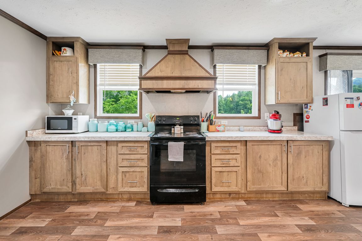 Interior - 208 Stillwater Rd-105