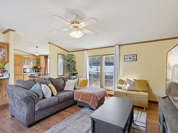 3rd image of 98 Falling Creek Cir