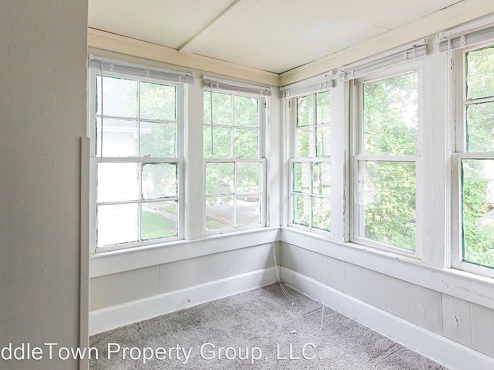 1st image of 810 W Ashland Ave
