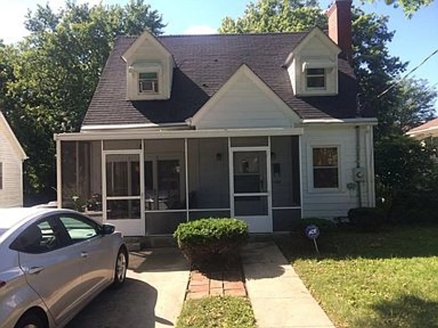 4 bedroom 2 bath — Photo 2