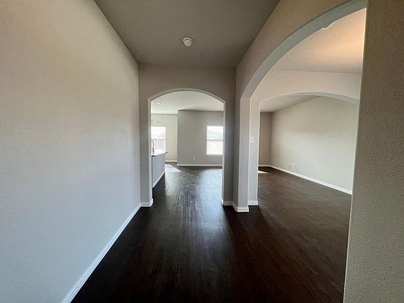 4th image of 310 Stefani Dr