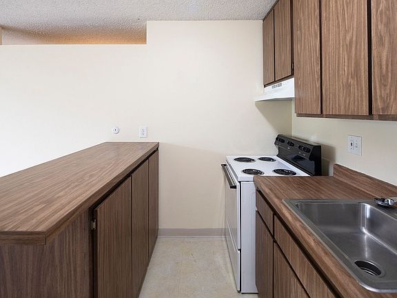5th image of 4841 Parks Ave #13