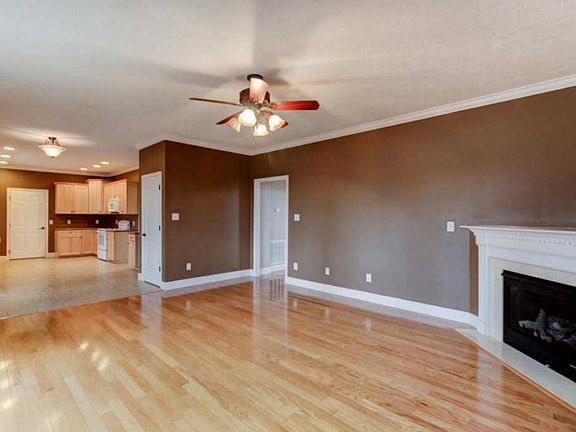 5th image of 612 Calthorpe Ln