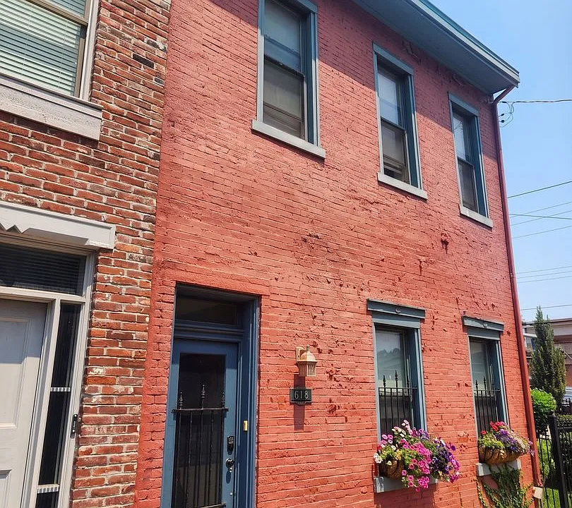 618 Lockhart St