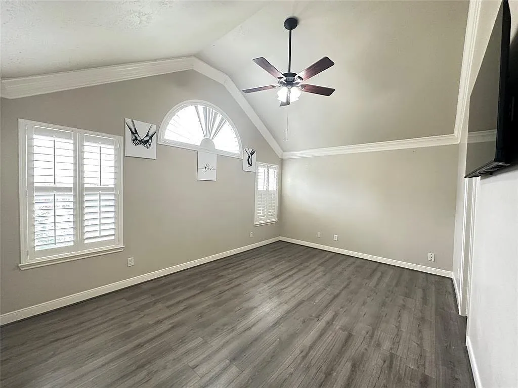 3 bed, 2.0 bath, 1589 sqft, $2,300 — Photo 3
