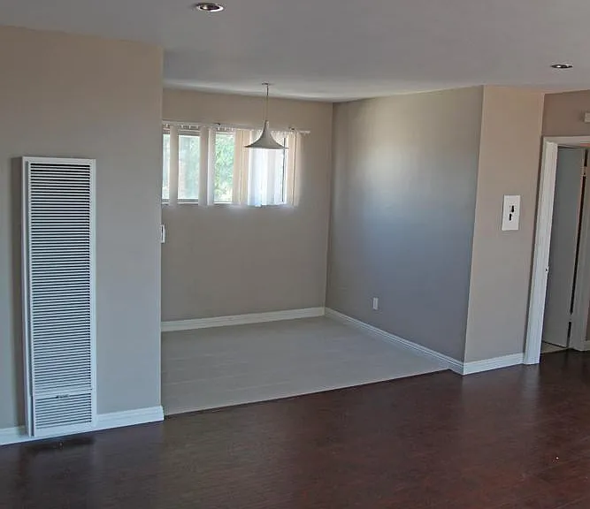 1239 W 102nd St #C — Photo 3