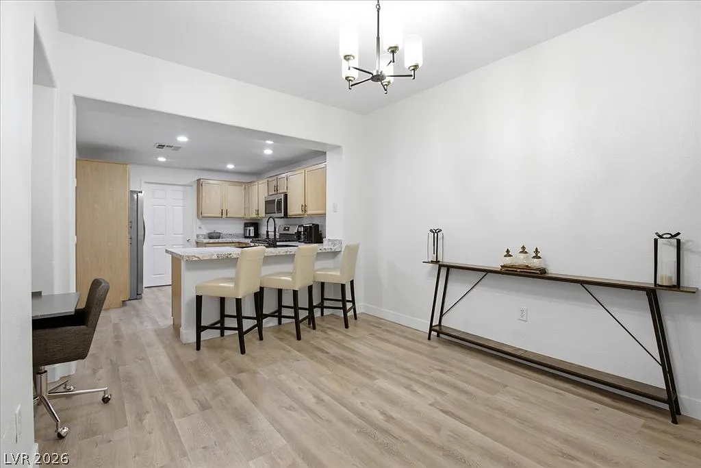 3 bed, 2.5 bath, 1492 sqft, $2,000 — Photo 4