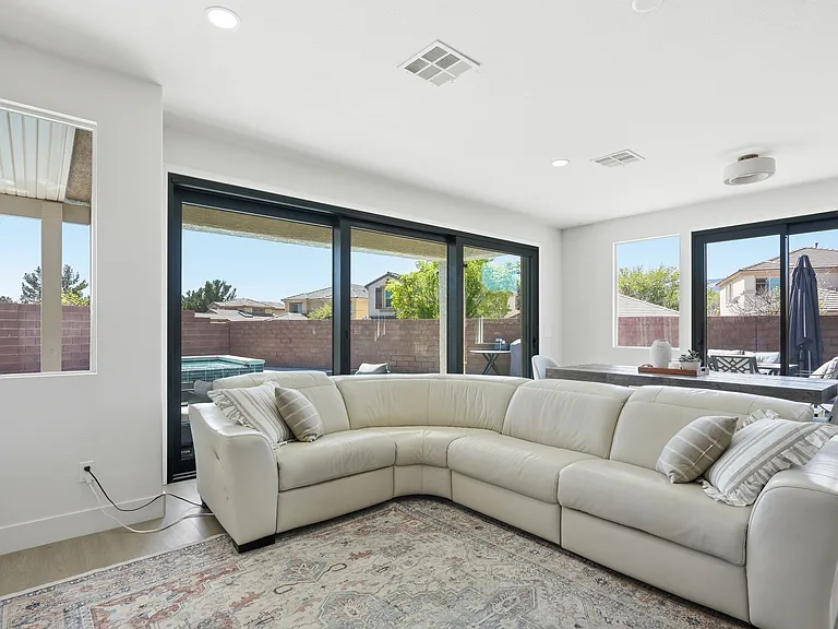 11063 Pegasus Dr — Photo 2