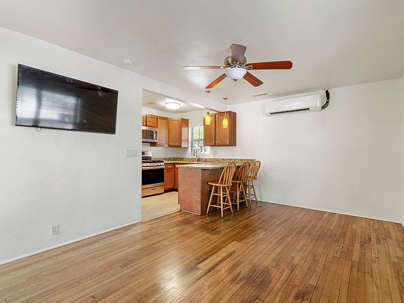 3rd image of 1121 E 9th St Unit 1