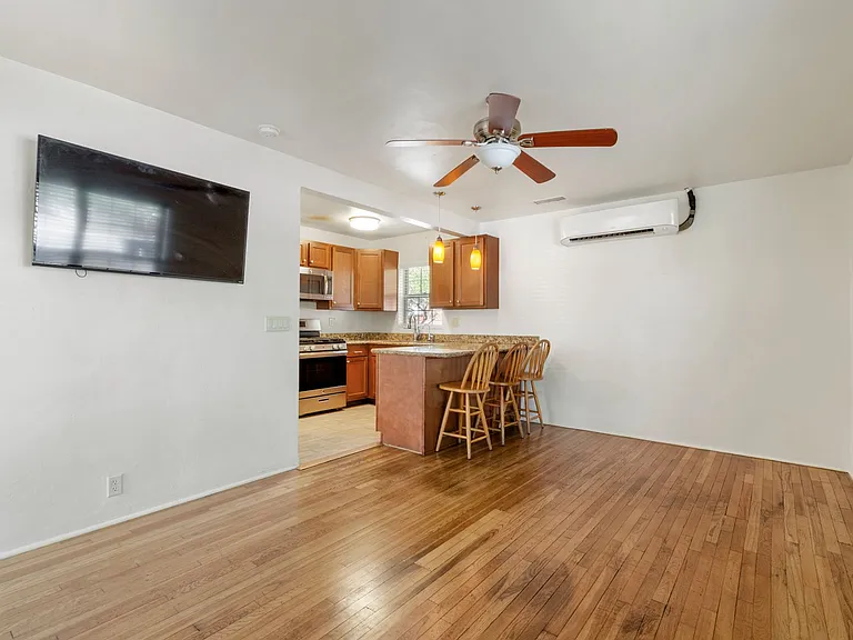 1121 E 9th St #1 — Photo 3