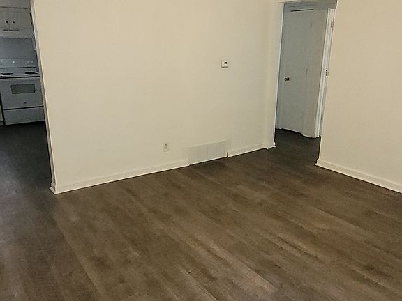 4th image of 722 N 70th St