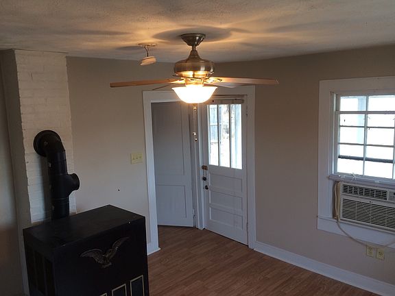 4th image of 2103 Hanover St #1