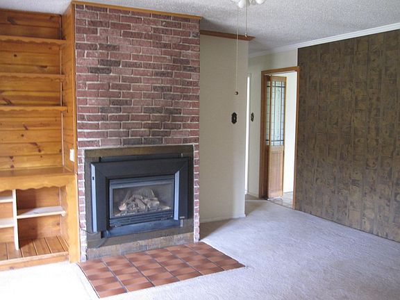 4th image of 600 E 41st St