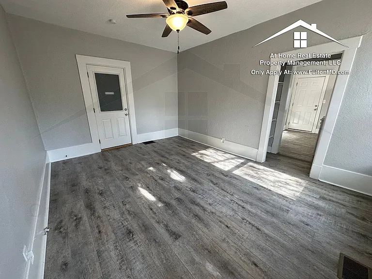 1016 Bluff St — Photo 7
