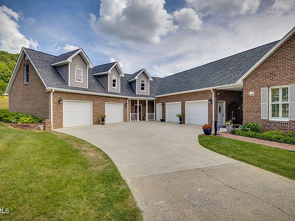 3rd image of 330 Roscommon Dr