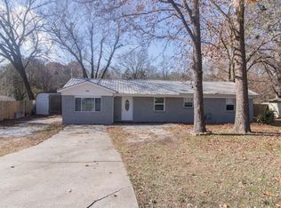 1075 S Baldwin Ave, Fayetteville, AR 72701