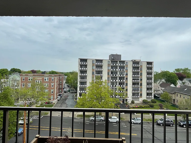 382 Massachusetts Ave — Photo 32