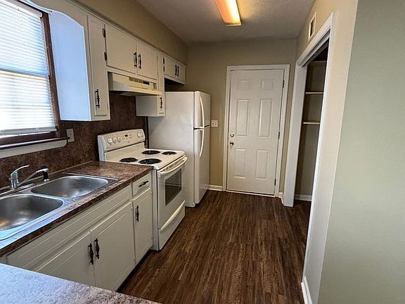 2nd image of 1247 Kings Mountain Ct APT A