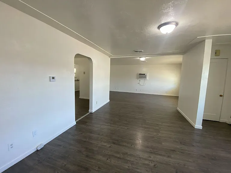563 W Center St — Photo 9