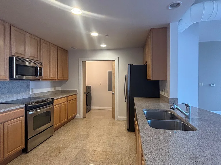 300-306 4th Ave #1403 — Photo 6