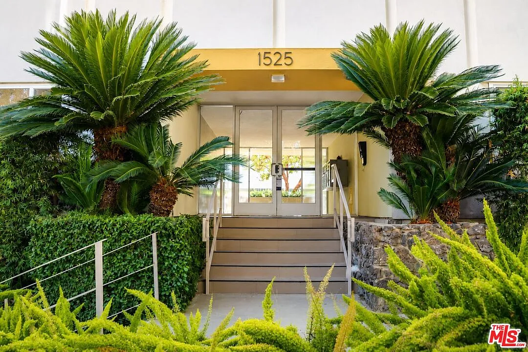 2 bed, 1.5 bath, 1199 sqft, $3,900 — Photo 1