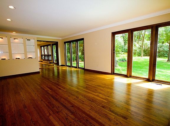 4th image of 23W067 Red Oak Dr