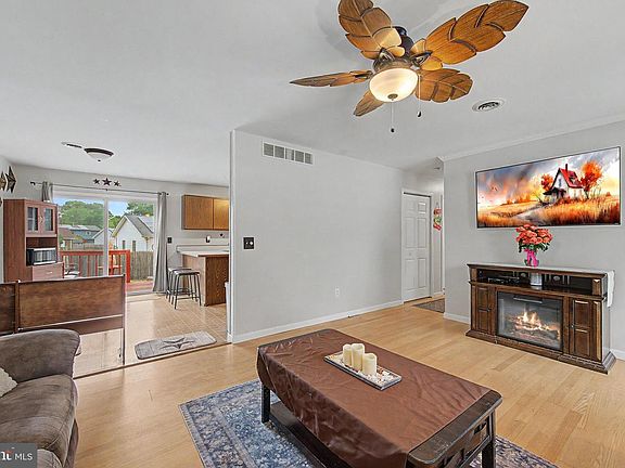 5th image of 48 Oak Ln