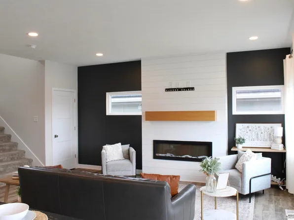 453 N Molley St, Bennington, NE 68007