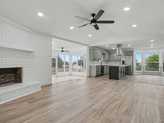 5th image of 1525 Valley View St