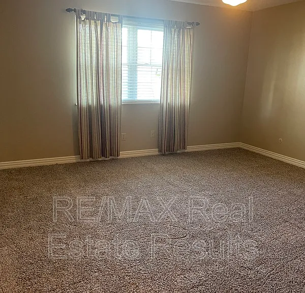 1810 Crouch St — Photo 11