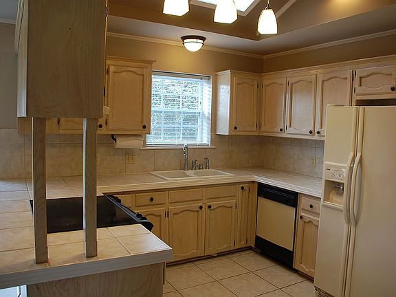 5th image of 18297 Autumn View Dr