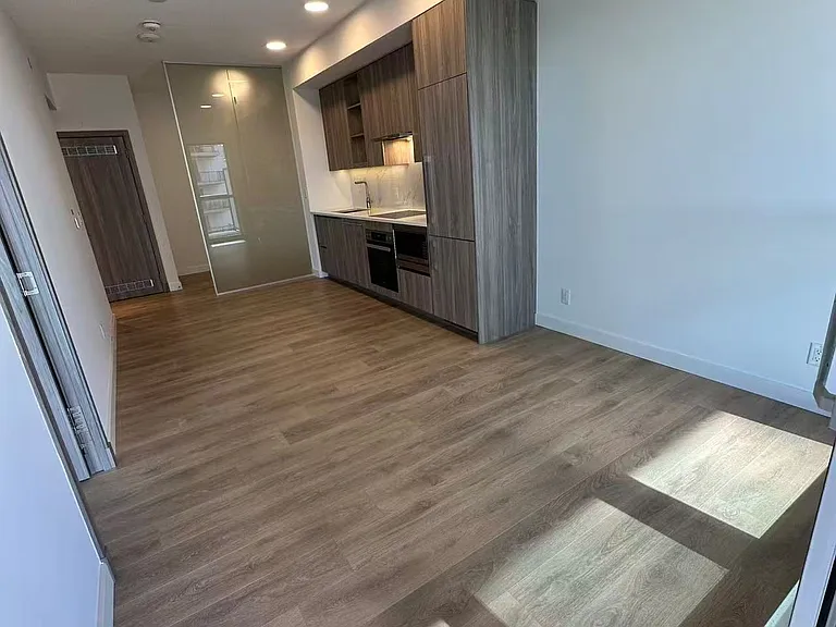 27 McMahon Dr #1701 — Photo 5