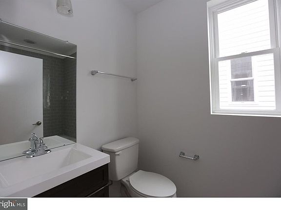 2nd image of 3044 Richmond St #6