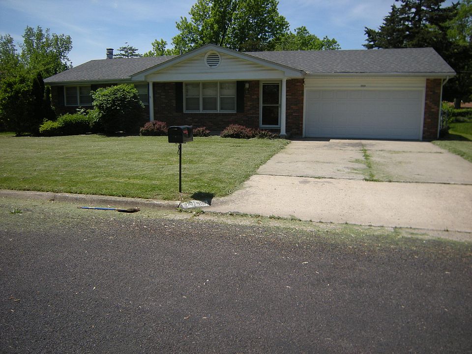 1st image of 1909 Iris Dr