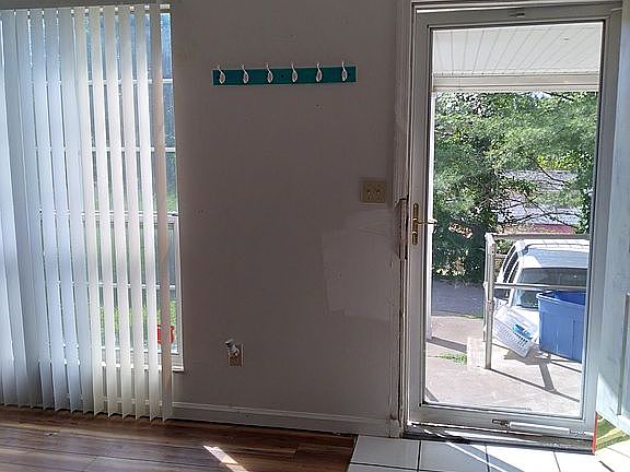 2nd image of 2114-2116 Breezy Dr
