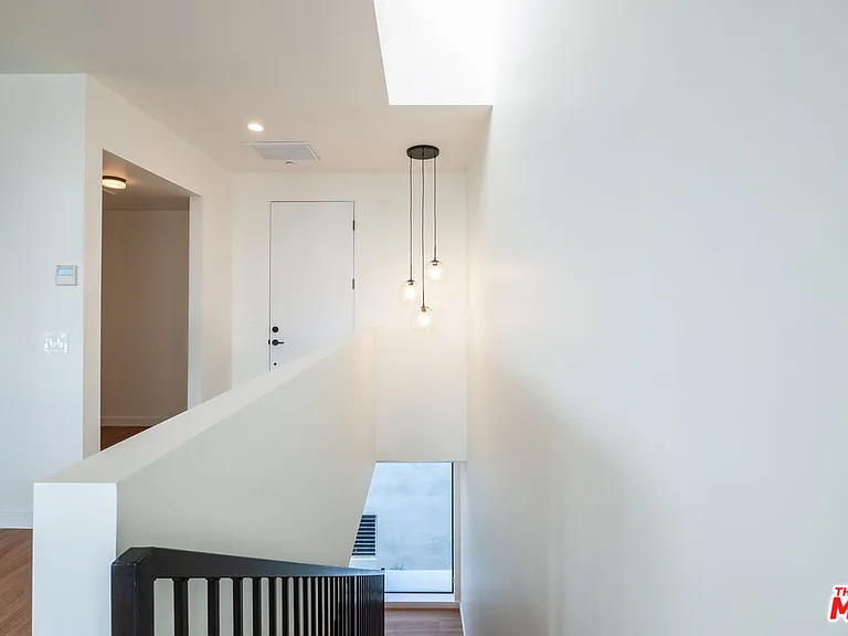 747 Lillian Way #8 — Photo 11