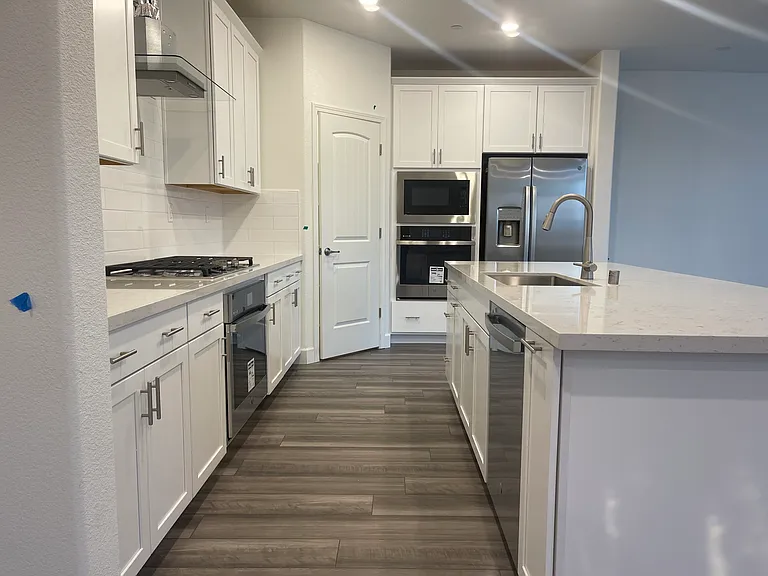 572 Knightsbridge Ct — Photo 8