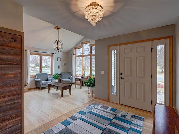 3rd image of 310 Ridge View Trl