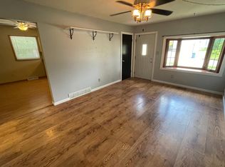 1722 S View Dr NW, Cedar Rapids, IA 52405