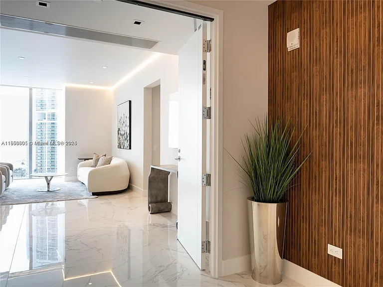 18501 Collins Ave #1104 — Photo 8